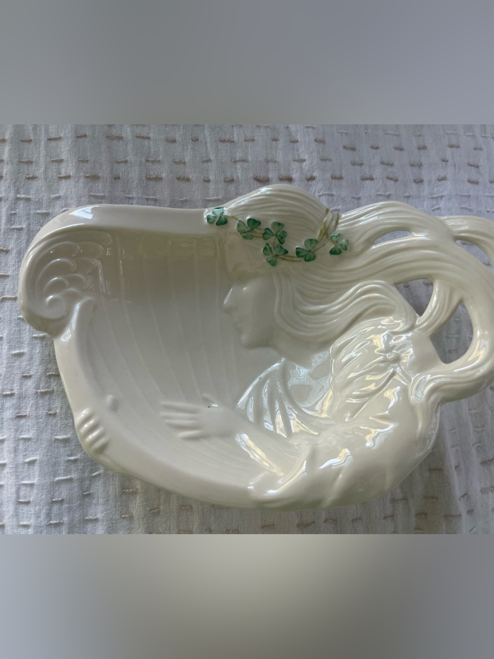 Belleek Irish Harp butter plate
by BELLEEK POTTERY (IRELAND)